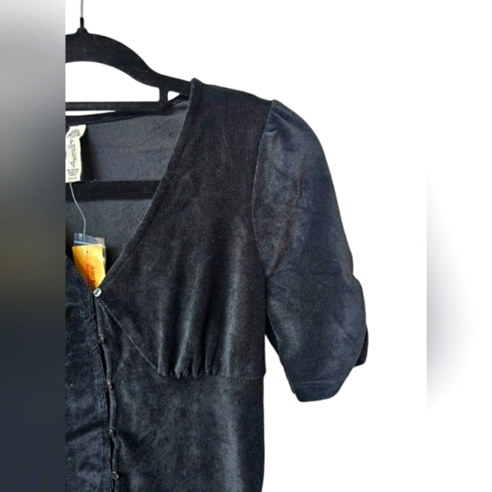 NEW American Rag Top Black Velvet Ribbed Ruched Short Sleeves Blouse Vneck Soft - Picture 6 of 14